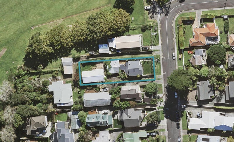 1/34 Gladstone Road, Northcote, Auckland - Carousel 1