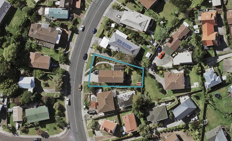 13 Athena Drive, Totara Vale, Auckland - Carousel 1