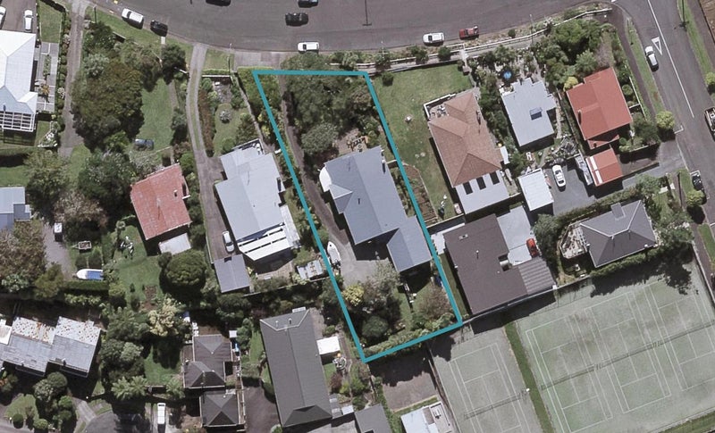 52 Waiwaka Terrace, Strandon, New Plymouth - Carousel 1