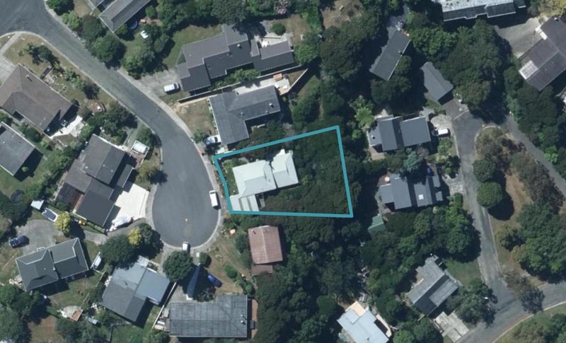 7 Cabin Lane, Whitby, Porirua - Carousel 1