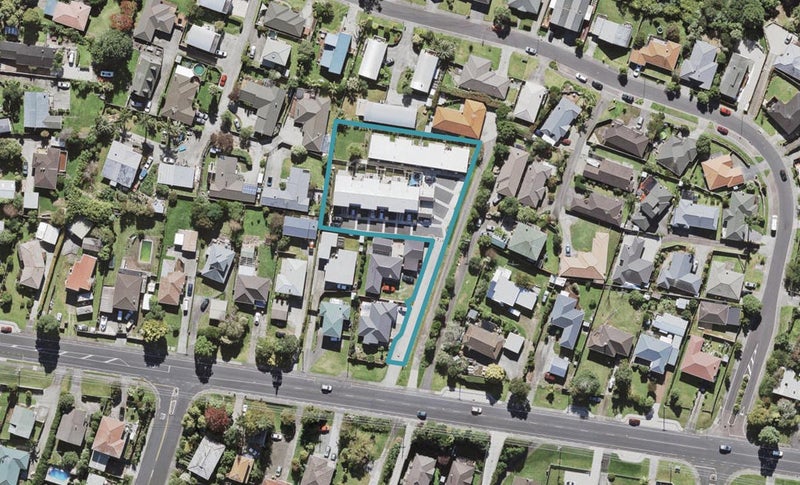 86 Triangle Road, Massey, Auckland - Carousel 1