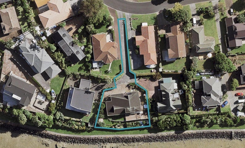 13 Cumbrian Place, Conifer Grove, Takanini - Carousel 1