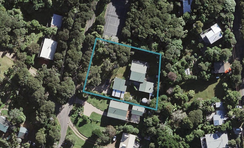 15 Valley Road, Omiha, Waiheke Island - Carousel 1
