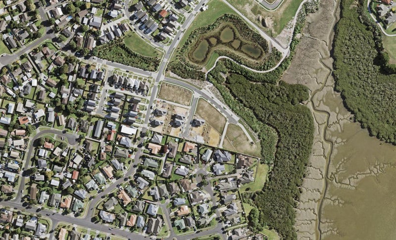 4 Awhenga Place, Weymouth, Auckland - Carousel 1