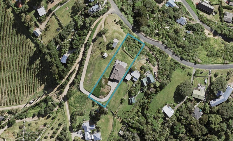 407 Sea View Road, Onetangi, Waiheke Island - Carousel 1
