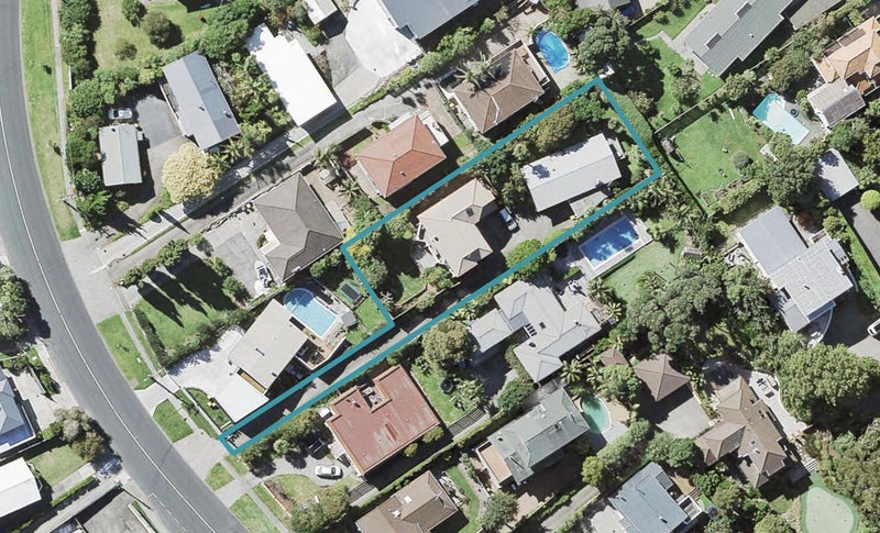 2/343 Beach Road, Campbells Bay, Auckland - Carousel 1