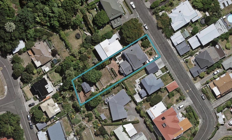 8 Colenso Avenue, Hospital Hill, Napier - Carousel 1