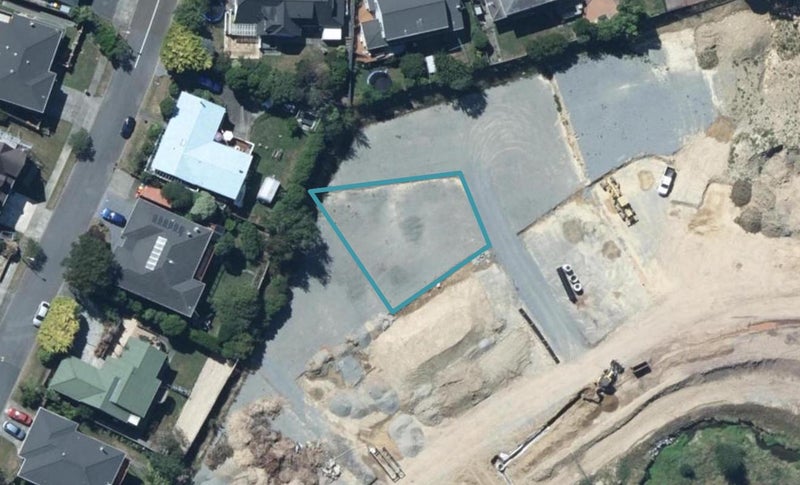 24 Martingale Drive, Whitby, Porirua - Carousel 1