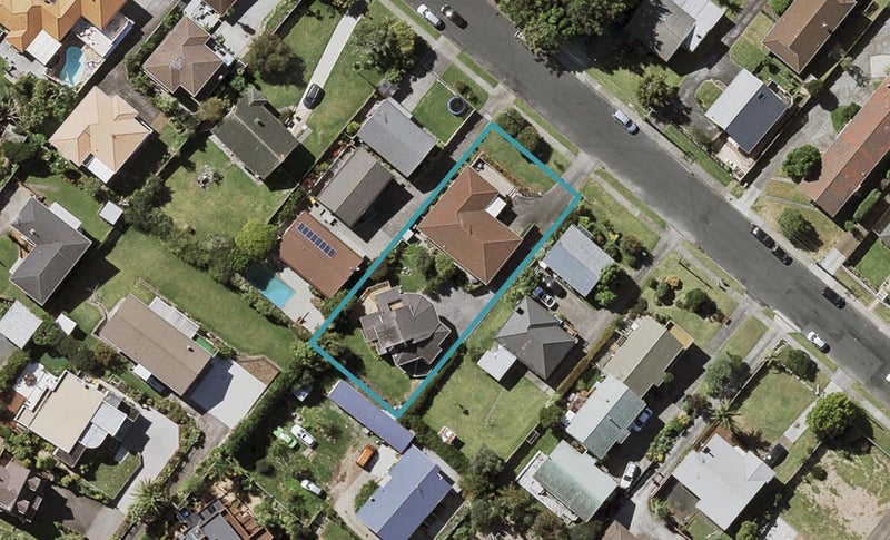 2/30 QUEBEC RD, Milford, North Shore City - Carousel 1
