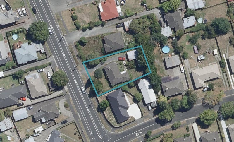 1110 Heaphy Terrace, Fairfield, Hamilton - Carousel 1