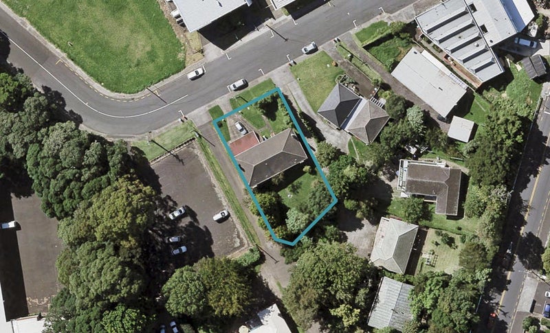 1/18 Domain Road, Panmure, Auckland - Carousel 1