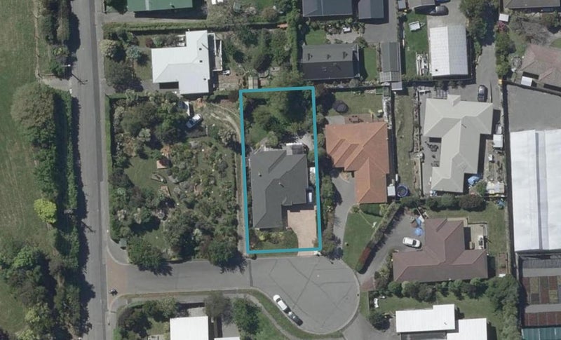 3 Gilders Grove, Heathcote Valley, Christchurch - Carousel 1