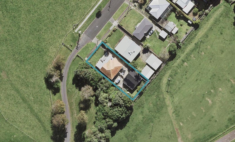 64 Wellesley Road, Mangere Bridge, Auckland - Carousel 1