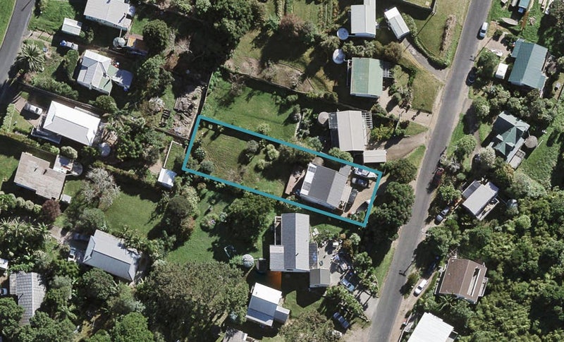 25 Wellington Road, Surfdale, Waiheke Island - Carousel 1