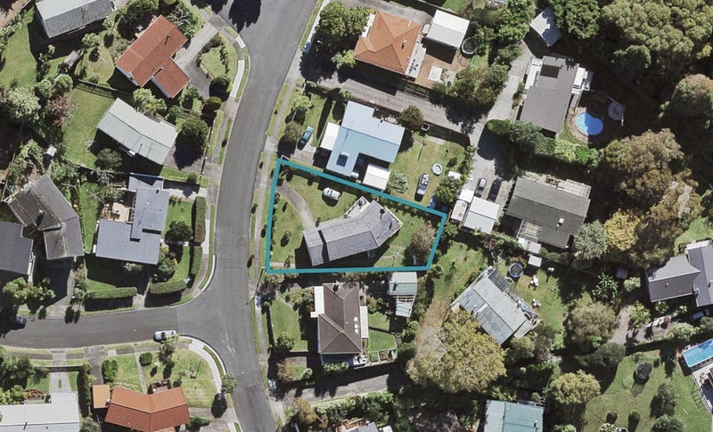 11 Betsland Crescent, Hillcrest, Auckland - Carousel 1