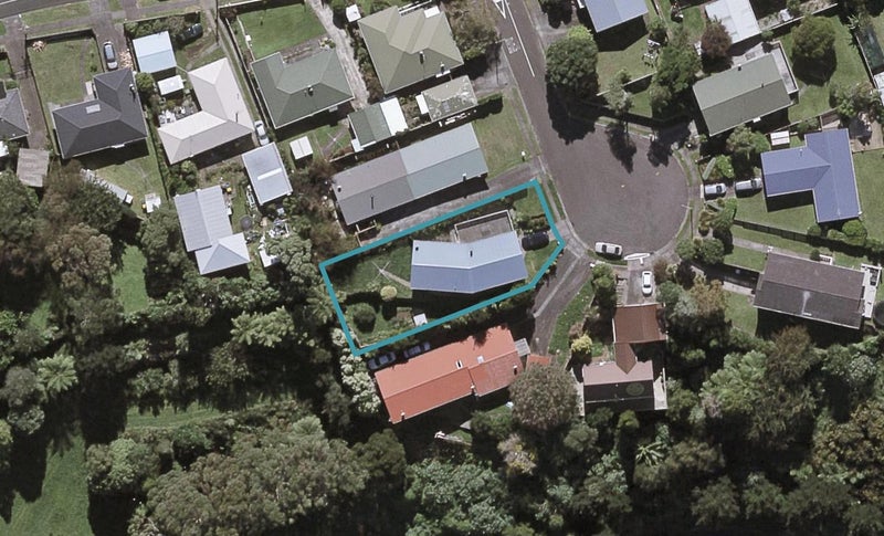 8 Hood Place, Spotswood, New Plymouth - Carousel 1
