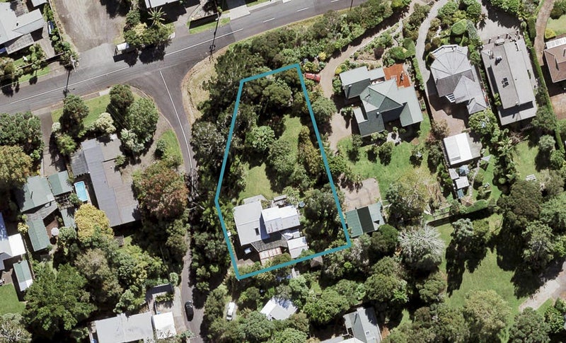 2 George Avenue, Herald Island, Auckland - Carousel 1