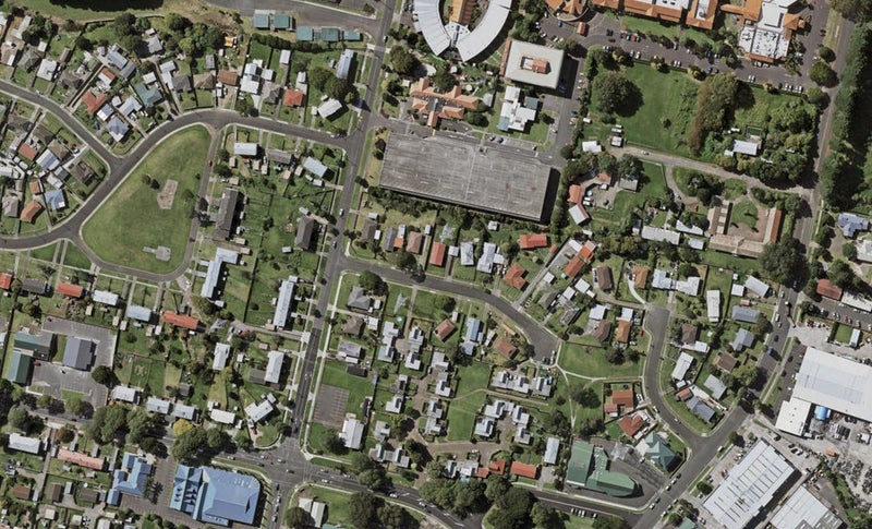 8 Bland Place, Otara, Auckland - Carousel 1