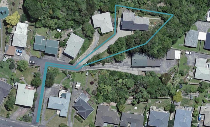 2/5 Julia Place, Tawa, Wellington - Carousel 1