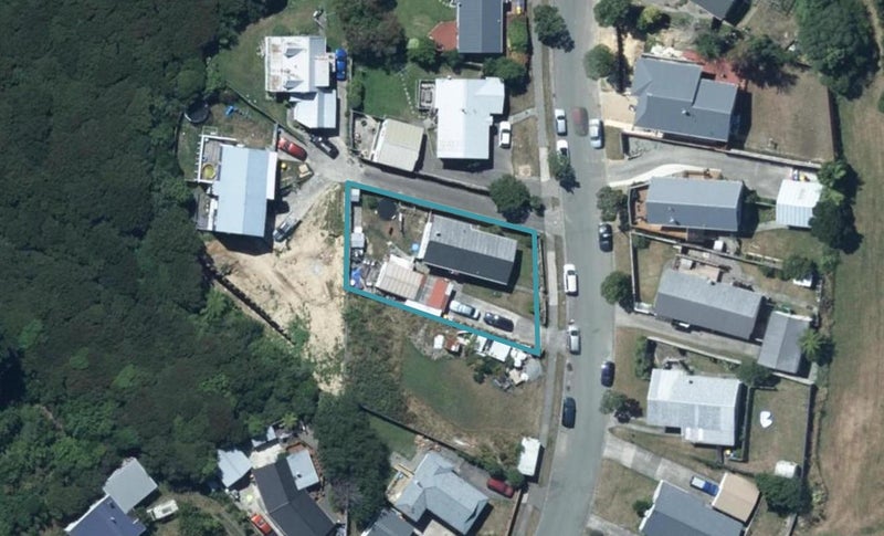 12 Stemhead Lane, Whitby, Porirua - Carousel 1