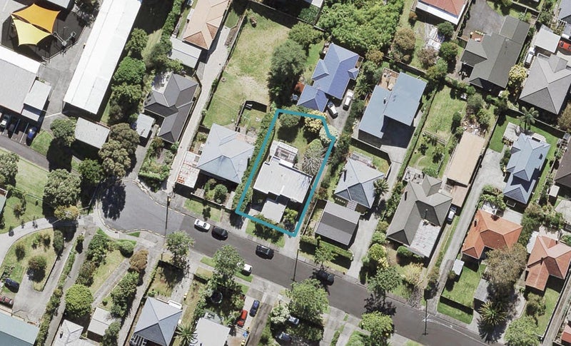 11 Riverview Road, New Lynn, Auckland - Carousel 1
