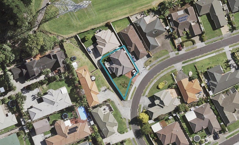 16 Norman Close, The Gardens, Auckland - Carousel 1