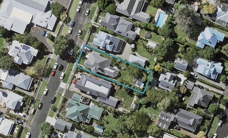12 Russell Street, Stanley Point, Auckland - Carousel 1