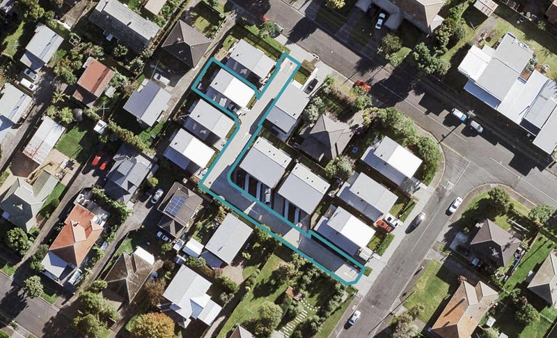 6 Kakatai Lane, Waterview, Auckland - Carousel 1