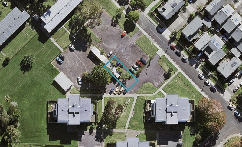 4 Tiakina Road, Northcote, Auckland - Carousel 1