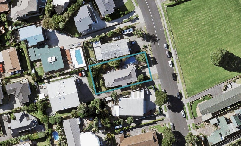 18 McCrystal Avenue, Bucklands Beach, Auckland - Carousel 1