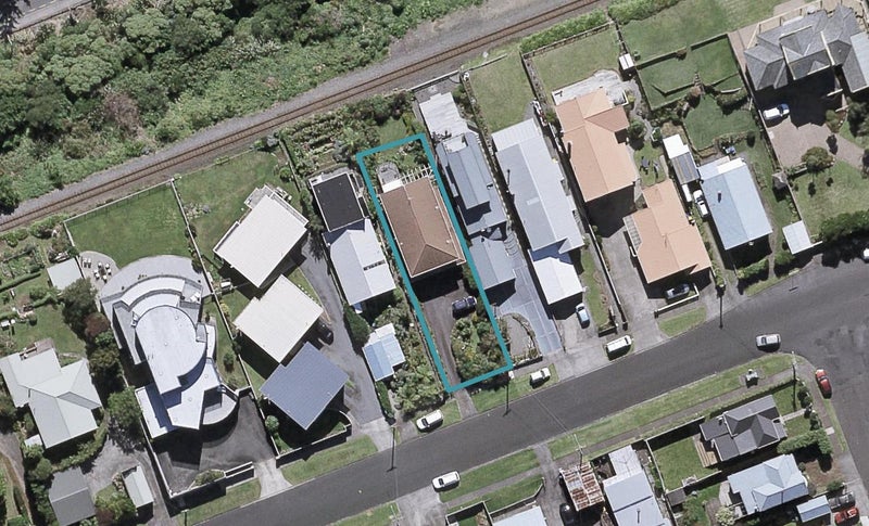 10 Roy Terrace, Moturoa, New Plymouth - Carousel 1