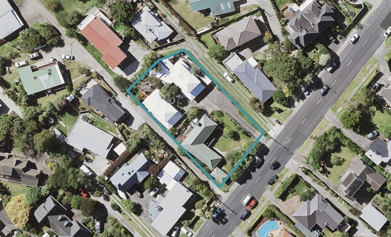 2/8 Sunnynook Road, Sunnynook, Auckland - Carousel 1