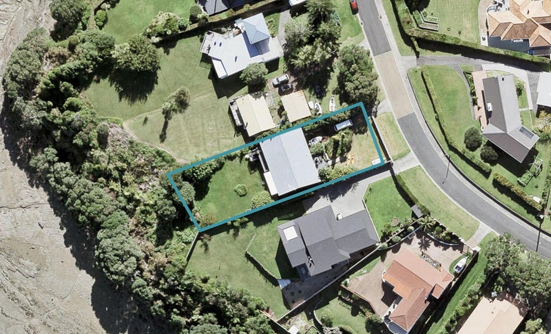 20 The Crescent, Tindalls Beach, Whangaparaoa - Carousel 1