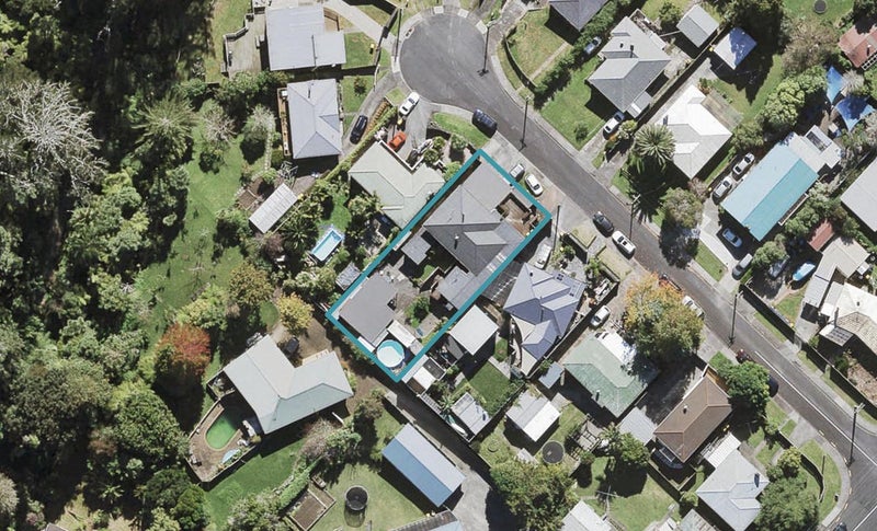 8 Beazley Place, Glendene, Auckland - Carousel 1