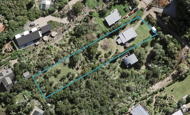 5 Empire Avenue, Oneroa, Waiheke Island - Carousel 1