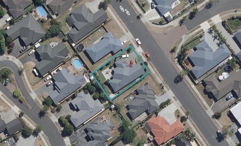 47 Barrington Drive, Huntington, Hamilton - Carousel 1