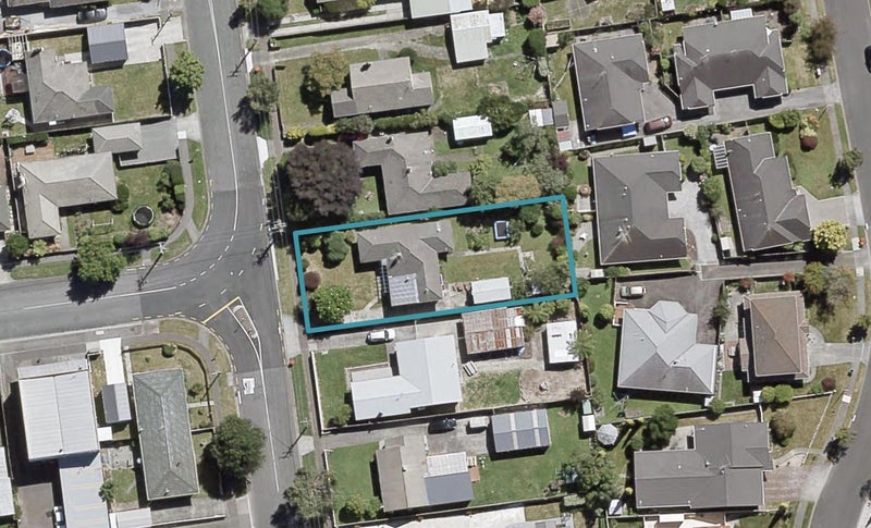 33 Fraser Crescent, Elderslea, Upper Hutt - Carousel 1