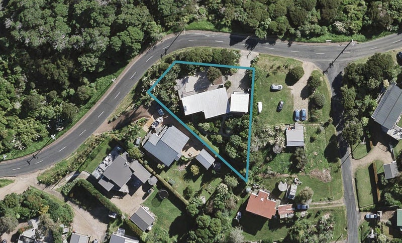 14 Pacific Parade, Surfdale, Waiheke Island - Carousel 1