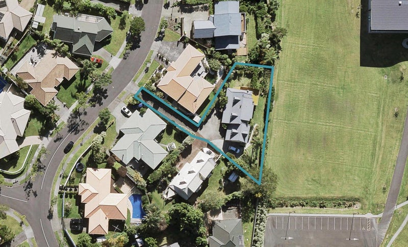 9 Vermeer Place, West Harbour, Auckland - Carousel 1
