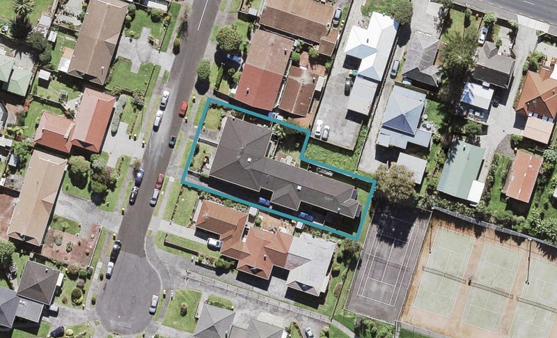14 Faith Bullock Place, New Lynn, Auckland - Carousel 1