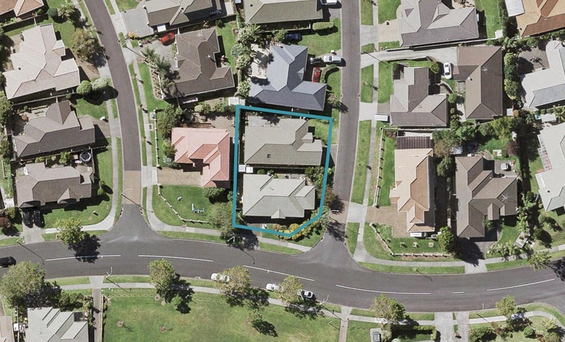 2/2 Aspatria Place, Northpark, Auckland - Carousel 1