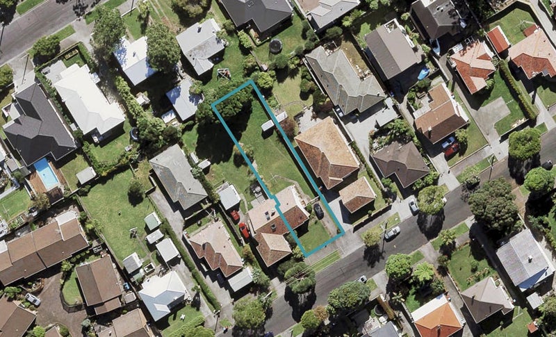47 Alberta Street, Point Chevalier, Auckland - Carousel 1