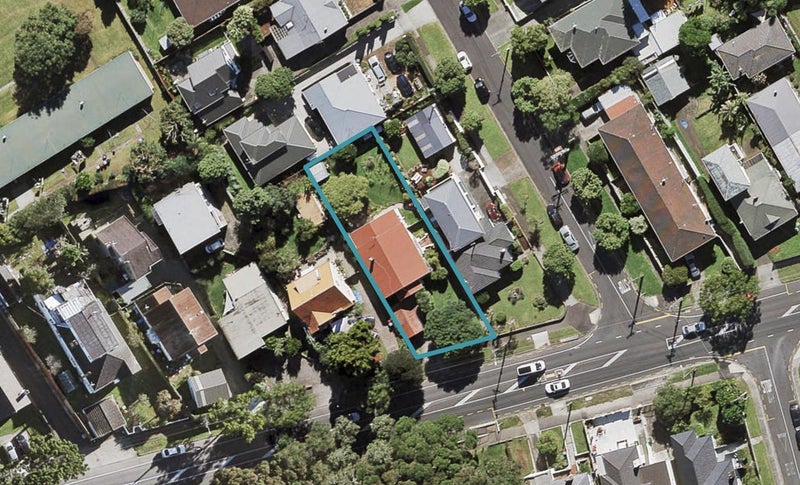 53 Owairaka Avenue, Mount Albert, Auckland - Carousel 1