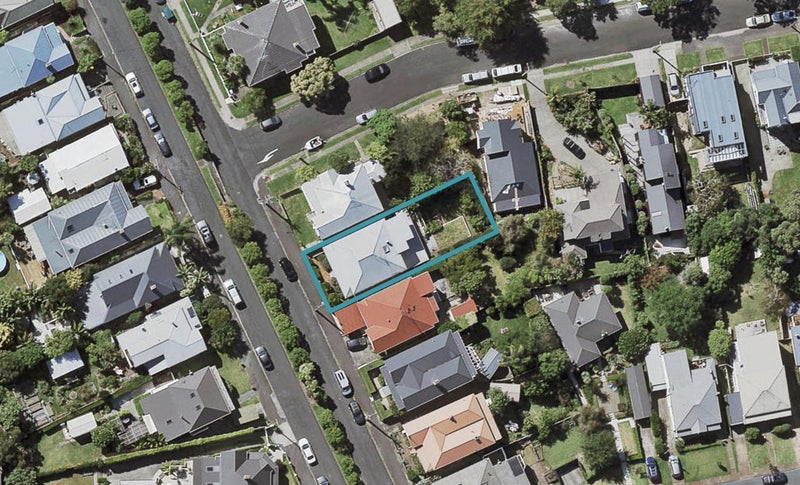 16 Shoal Bay Road, Devonport, Auckland - Carousel 1