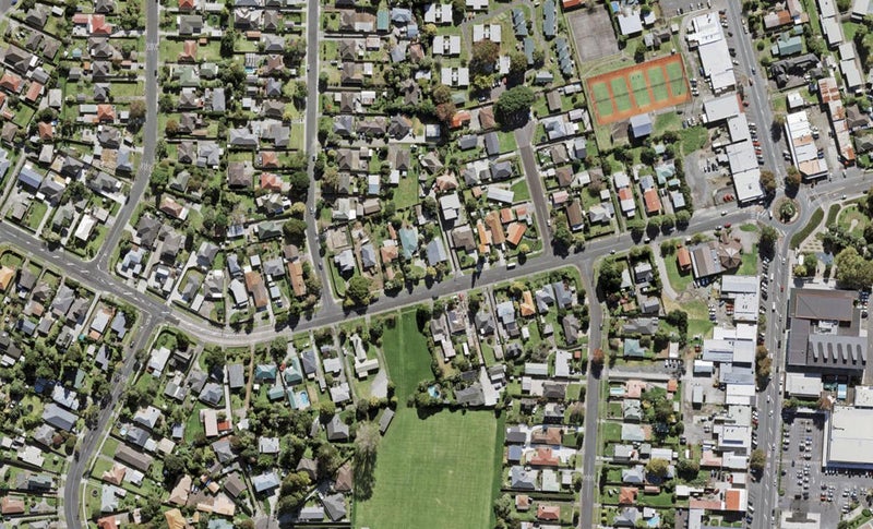 25 Taikata Road, Te Atatu Peninsula, Auckland - Carousel 1