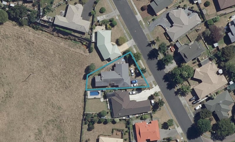 236 Grandview Road, Western Heights, Hamilton - Carousel 1
