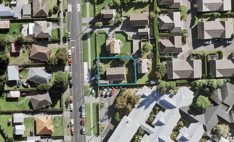 62 Beach Road, Te Atatu Peninsula, Auckland - Carousel 1
