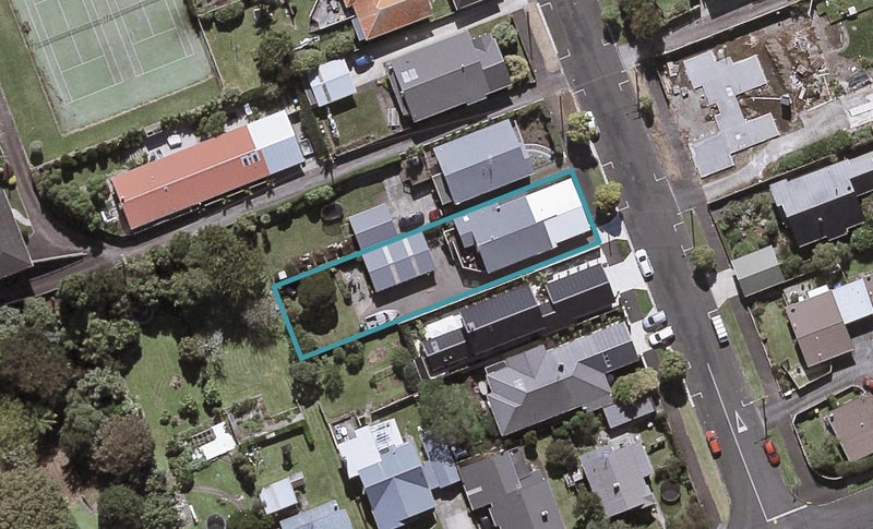 18 Chilman Street, Strandon, New Plymouth - Carousel 1