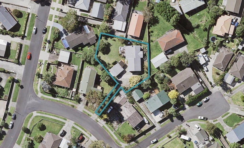 6 Malvina Place, Bucklands Beach, Auckland - Carousel 1