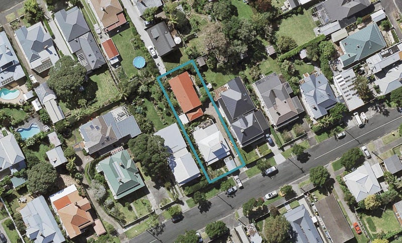 1/30 Mozeley Avenue, Devonport, Auckland - Carousel 1